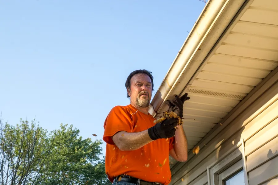 Affordable Roof Gutter Cleaning in Burbank, CA